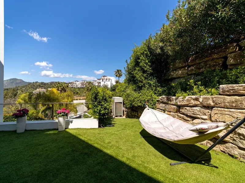 Welcome to this stunning detached villa in the prestigious Los Arqueros, Costa del Sol. Perfectly positioned on the frontline of a renowned golf course, this exquisite property combines modern luxury, breathtaking views, and unparalleled amenities for an 
