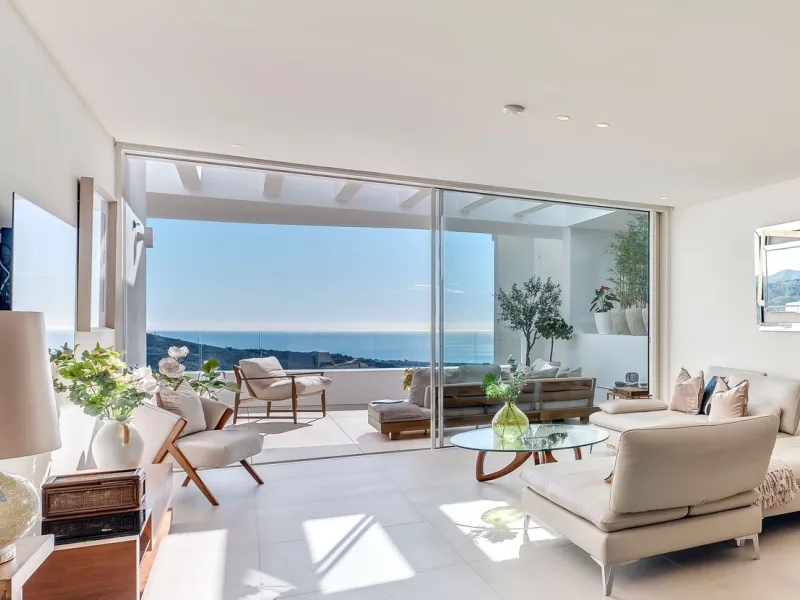 High-end 3-Bedroom Apartment with Unmatched Privacy and Panoramic Views