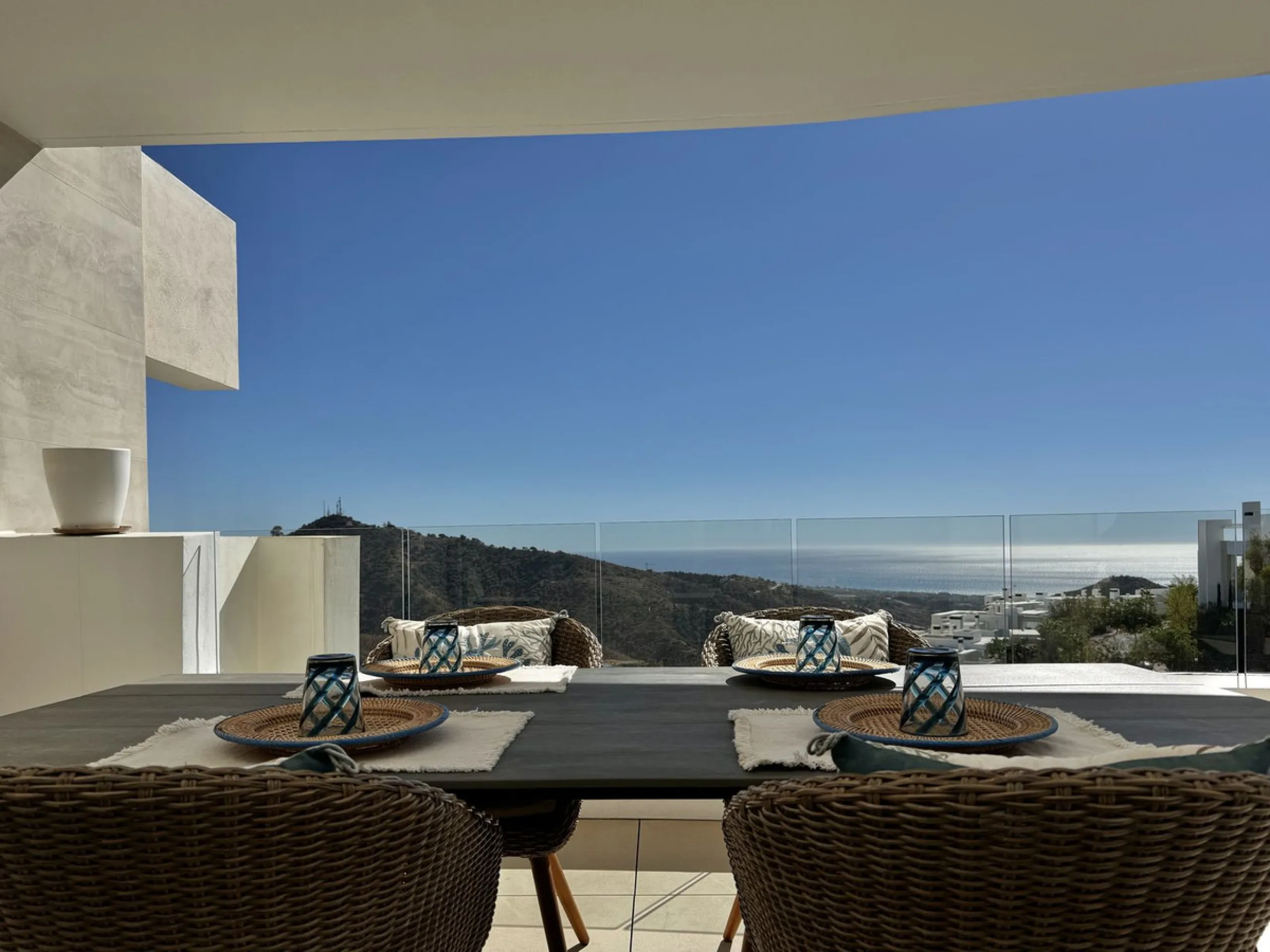 High-end 3-Bedroom Apartment with Unmatched Privacy and Panoramic Views