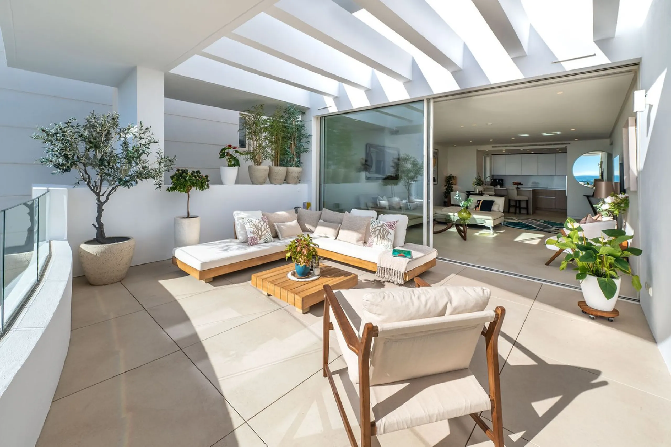High-end 3-Bedroom Apartment with Unmatched Privacy and Panoramic Views