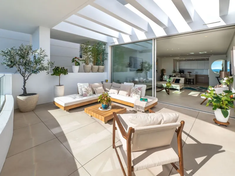 High-end 3-Bedroom Apartment with Unmatched Privacy and Panoramic Views