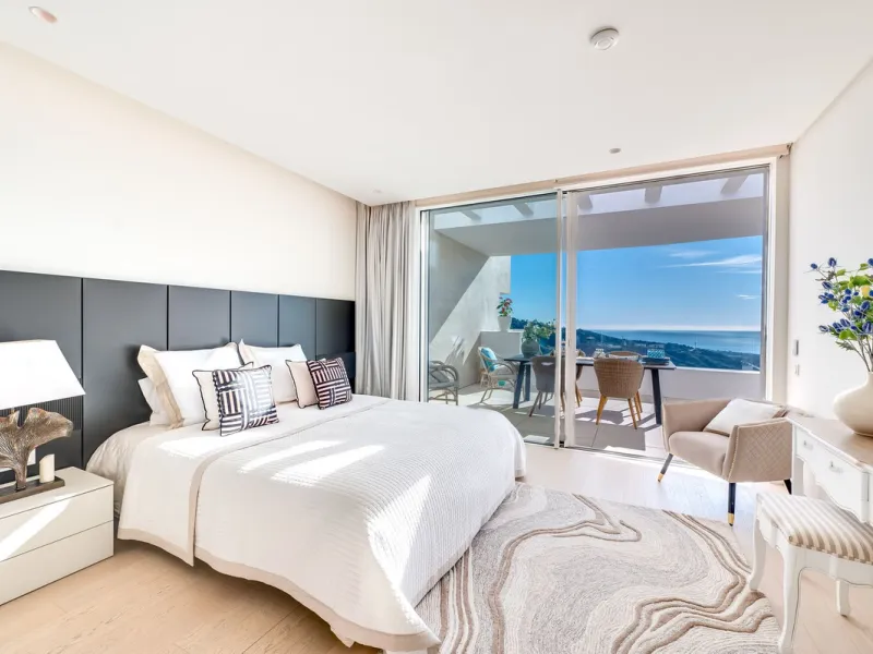 High-end 3-Bedroom Apartment with Unmatched Privacy and Panoramic Views