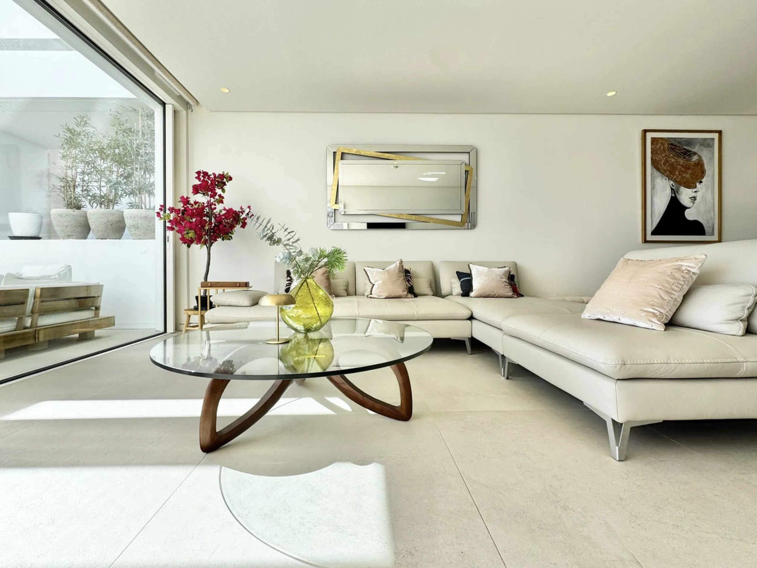 High-end 3-Bedroom Apartment with Unmatched Privacy and Panoramic Views