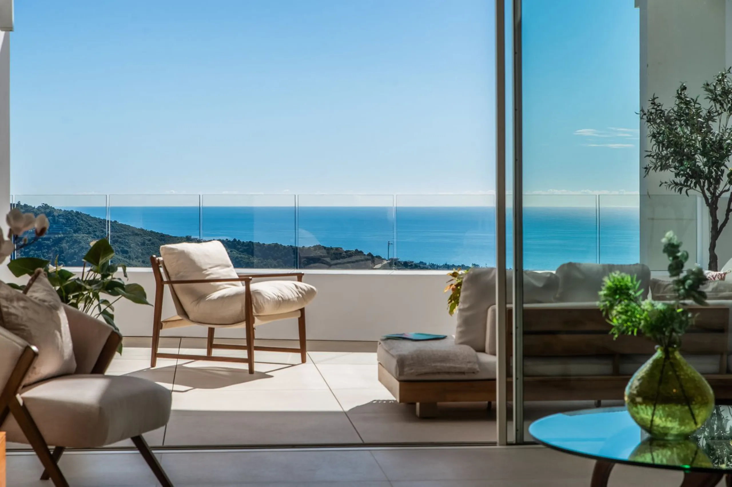 High-end 3-Bedroom Apartment with Unmatched Privacy and Panoramic Views