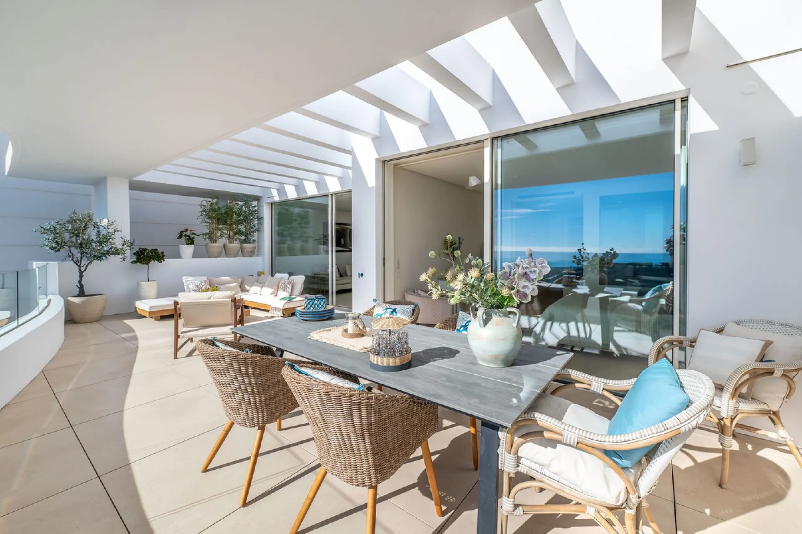 High-end 3-Bedroom Apartment with Unmatched Privacy and Panoramic Views