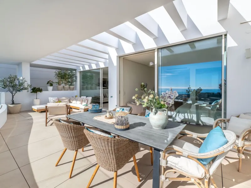 High-end 3-Bedroom Apartment with Unmatched Privacy and Panoramic Views