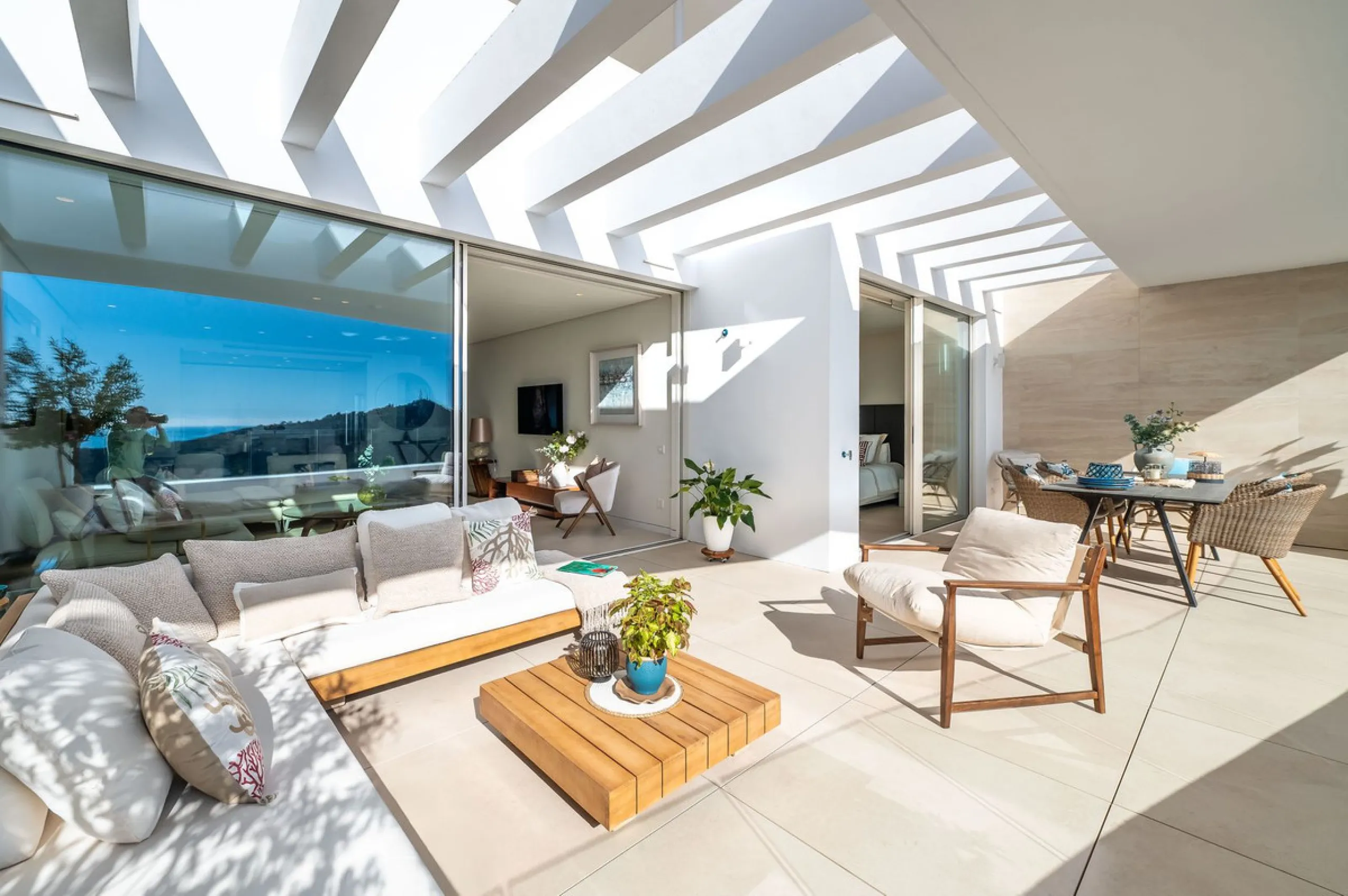 High-end 3-Bedroom Apartment with Unmatched Privacy and Panoramic Views
