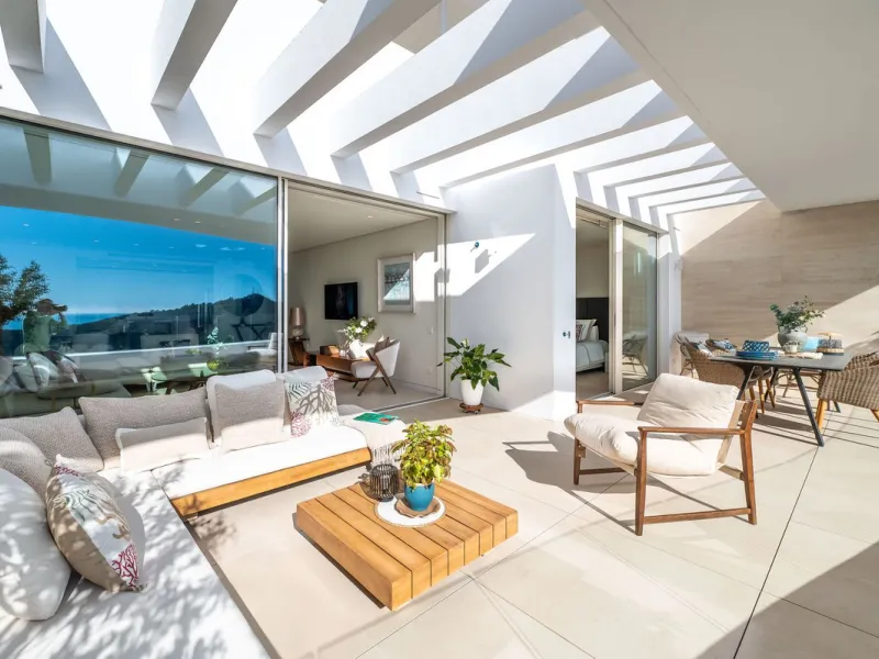 High-end 3-Bedroom Apartment with Unmatched Privacy and Panoramic Views