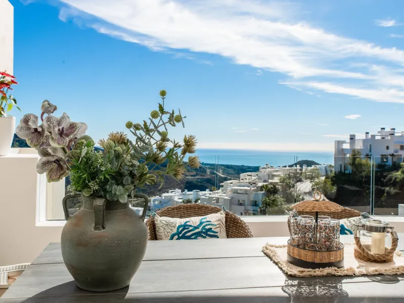 High-end 3-Bedroom Apartment with Unmatched Privacy and Panoramic Views