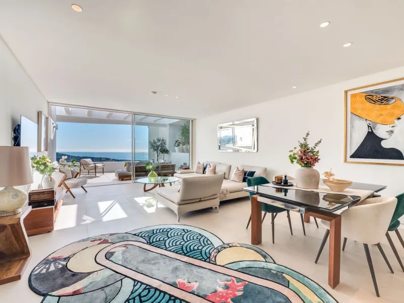 High-end 3-Bedroom Apartment with Unmatched Privacy and Panoramic Views