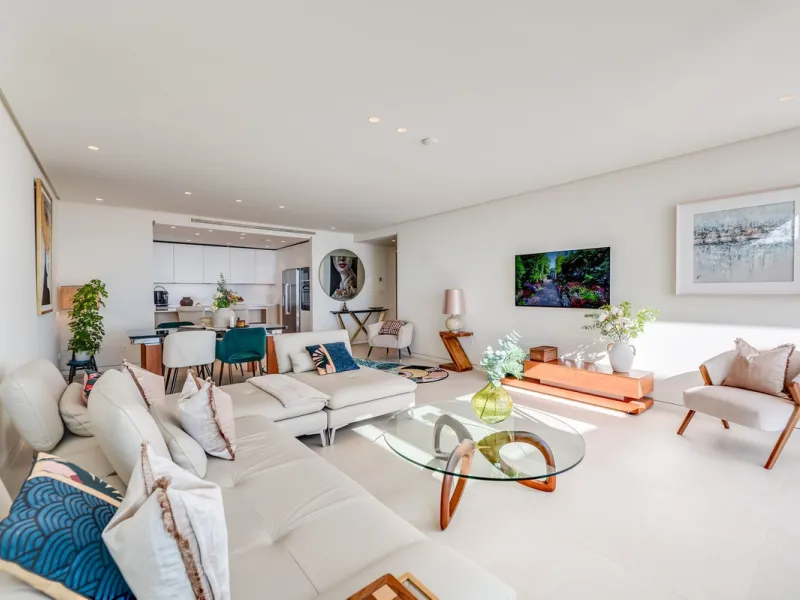 High-end 3-Bedroom Apartment with Unmatched Privacy and Panoramic Views