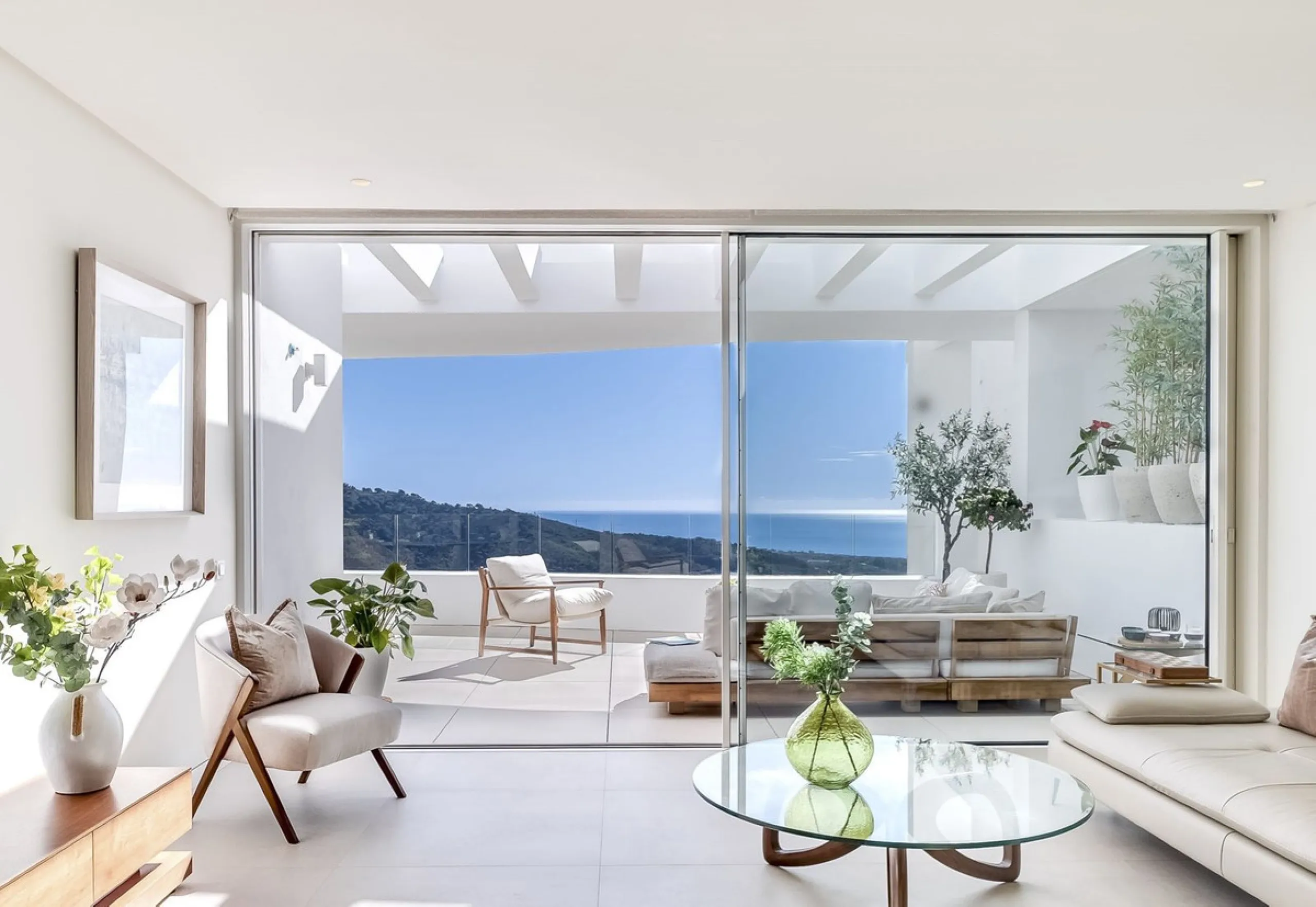 High-end 3-Bedroom Apartment with Unmatched Privacy and Panoramic Views