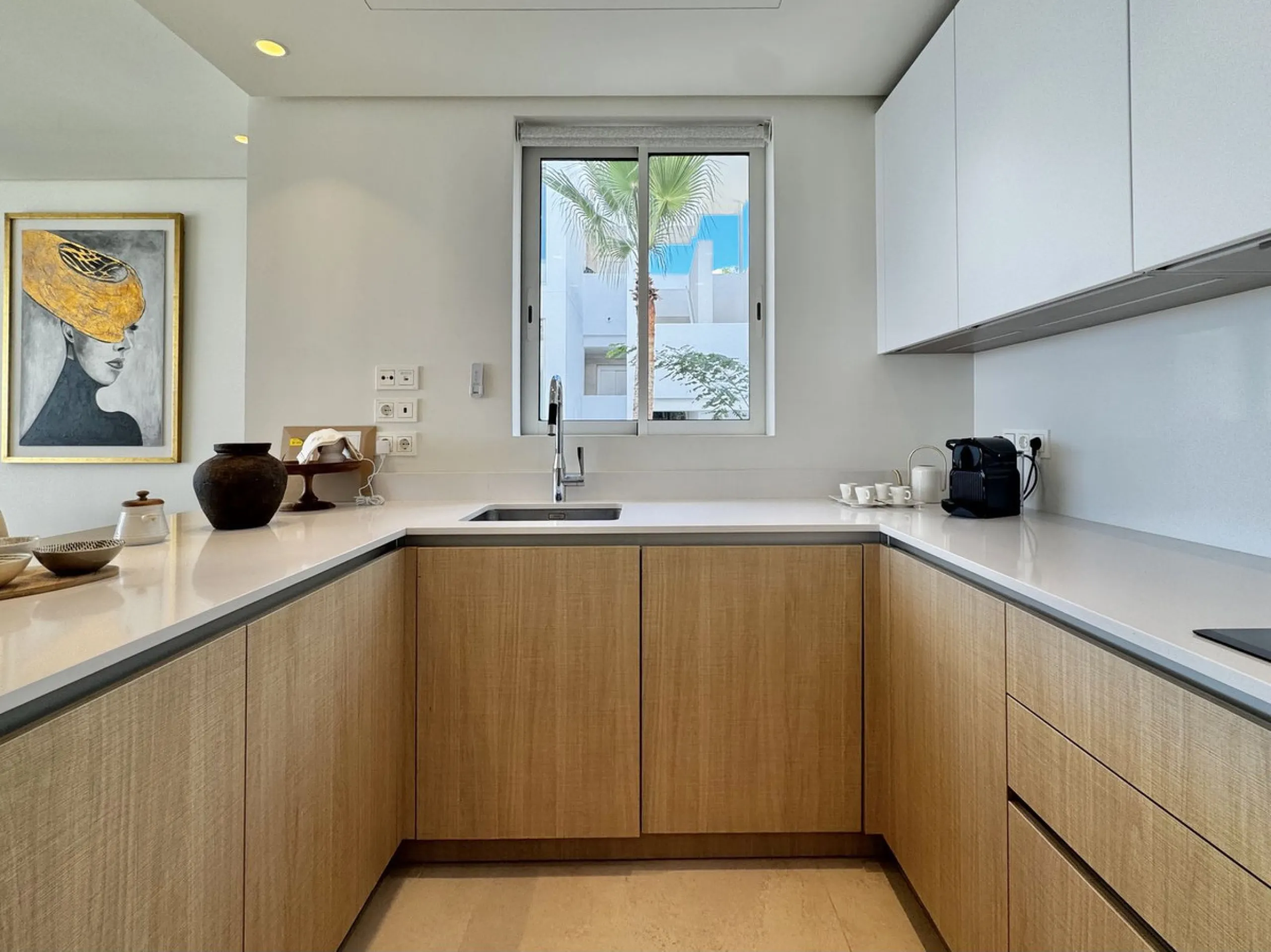 High-end 3-Bedroom Apartment with Unmatched Privacy and Panoramic Views