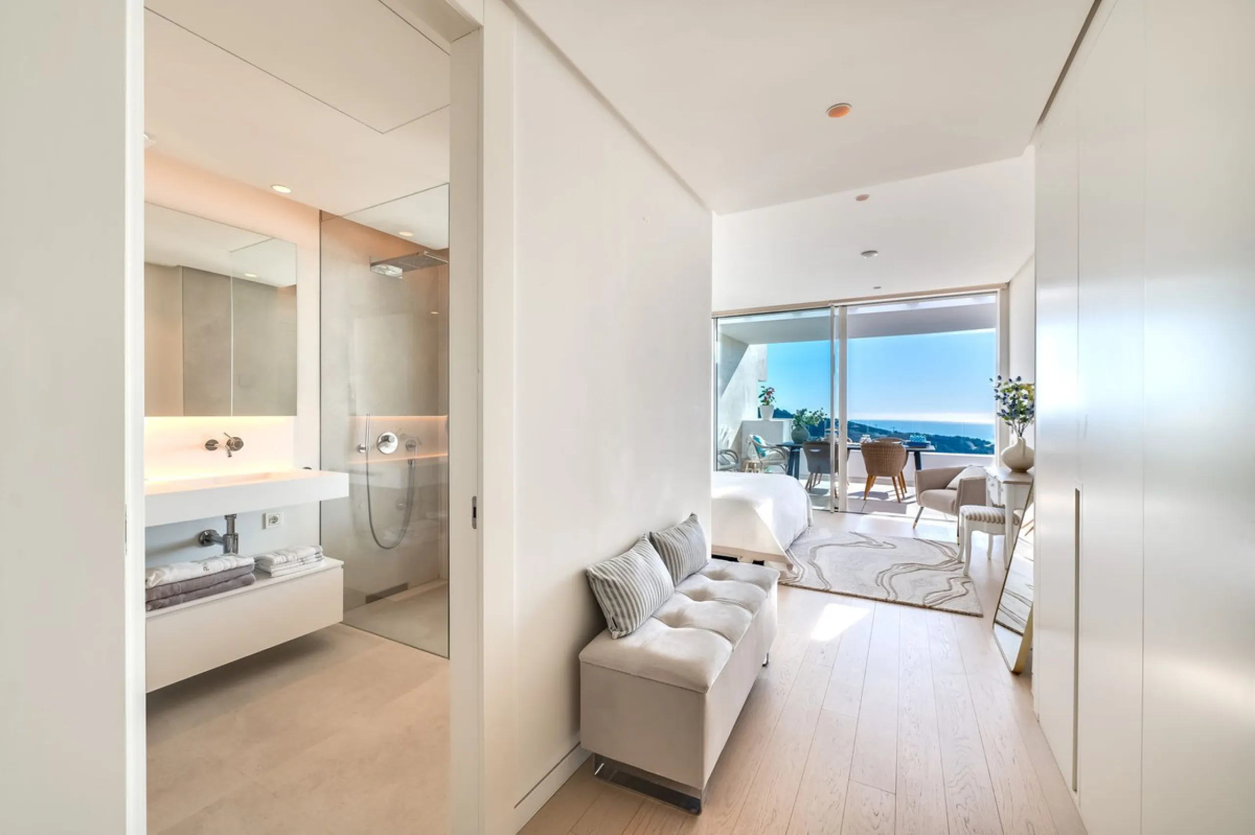 High-end 3-Bedroom Apartment with Unmatched Privacy and Panoramic Views