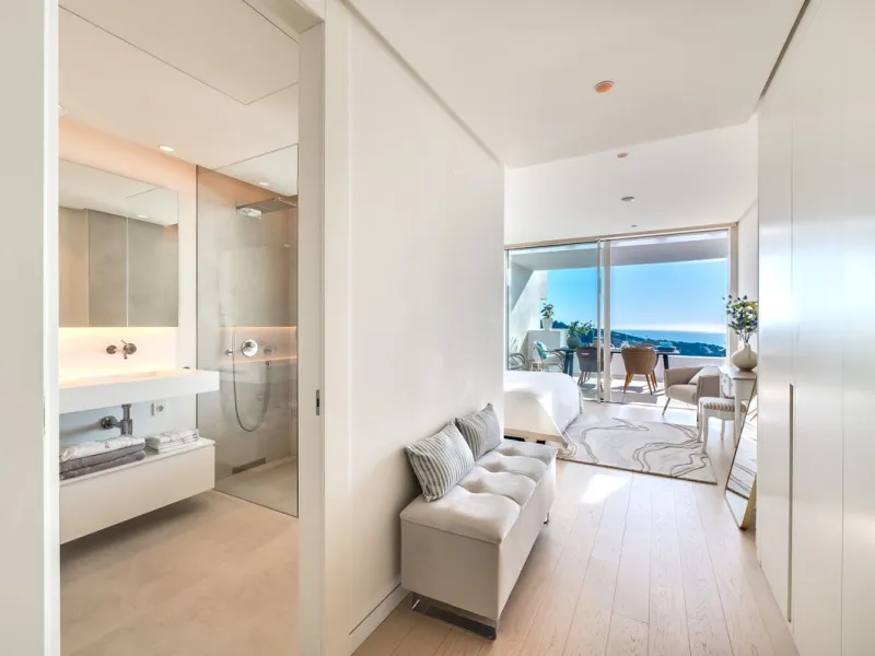 High-end 3-Bedroom Apartment with Unmatched Privacy and Panoramic Views