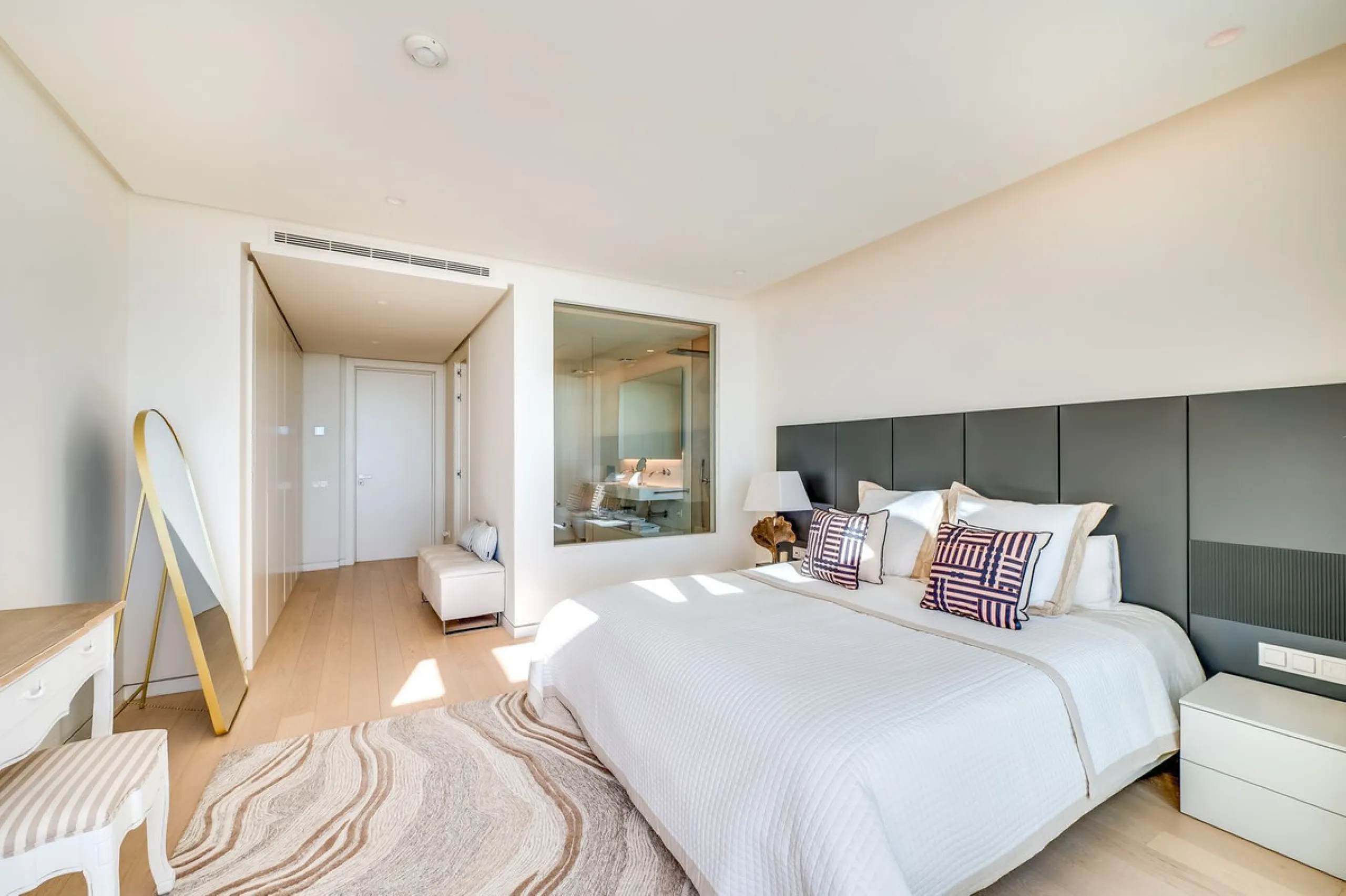 High-end 3-Bedroom Apartment with Unmatched Privacy and Panoramic Views