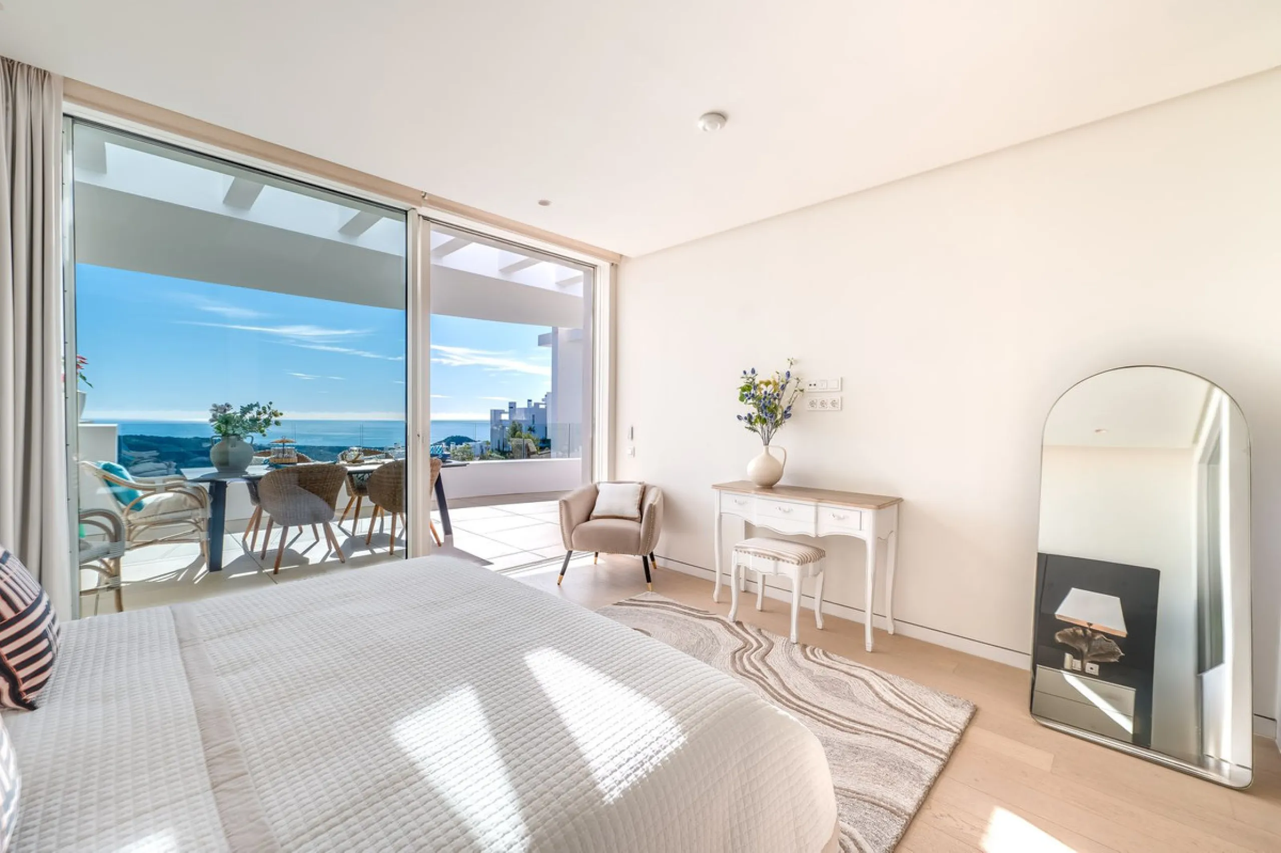 High-end 3-Bedroom Apartment with Unmatched Privacy and Panoramic Views