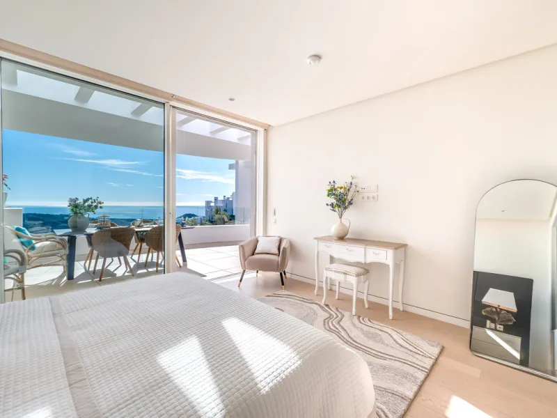 High-end 3-Bedroom Apartment with Unmatched Privacy and Panoramic Views