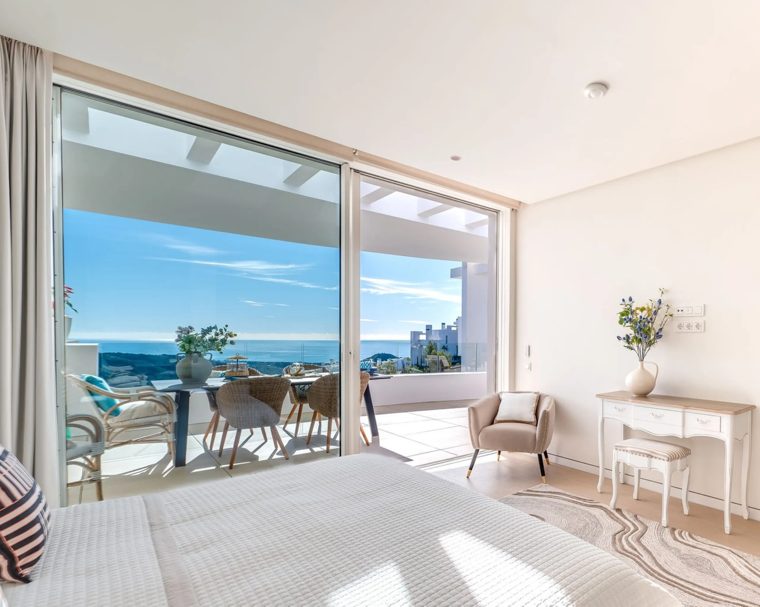 High-end 3-Bedroom Apartment with Unmatched Privacy and Panoramic Views