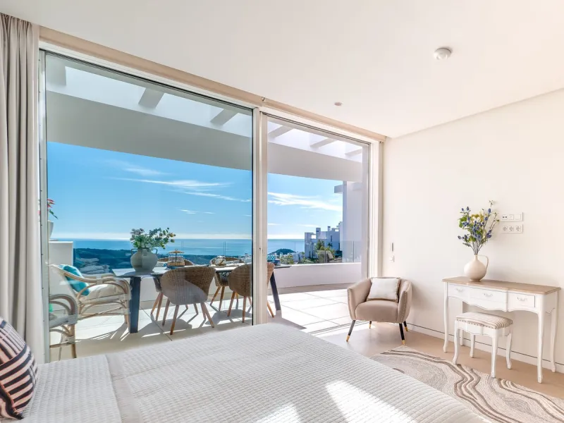 High-end 3-Bedroom Apartment with Unmatched Privacy and Panoramic Views