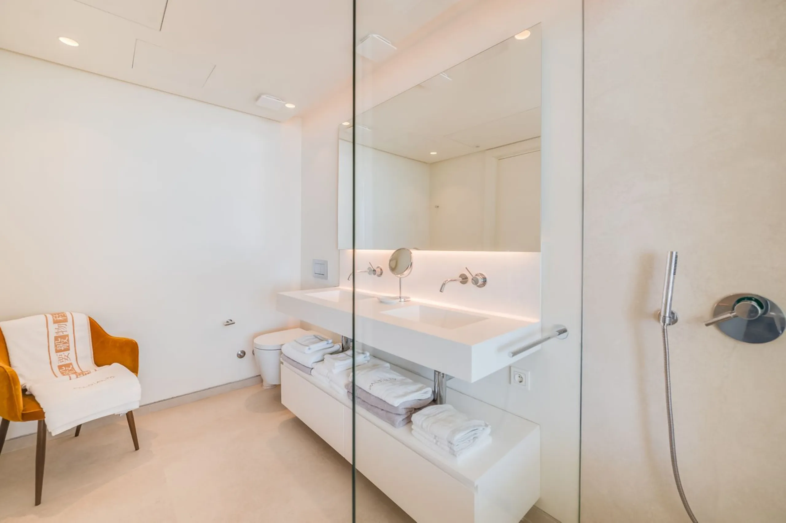 High-end 3-Bedroom Apartment with Unmatched Privacy and Panoramic Views