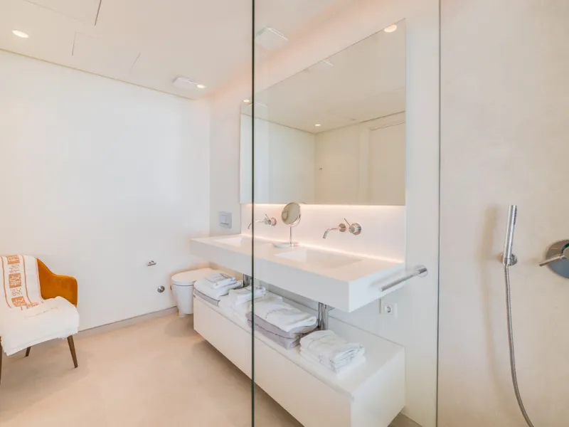 High-end 3-Bedroom Apartment with Unmatched Privacy and Panoramic Views