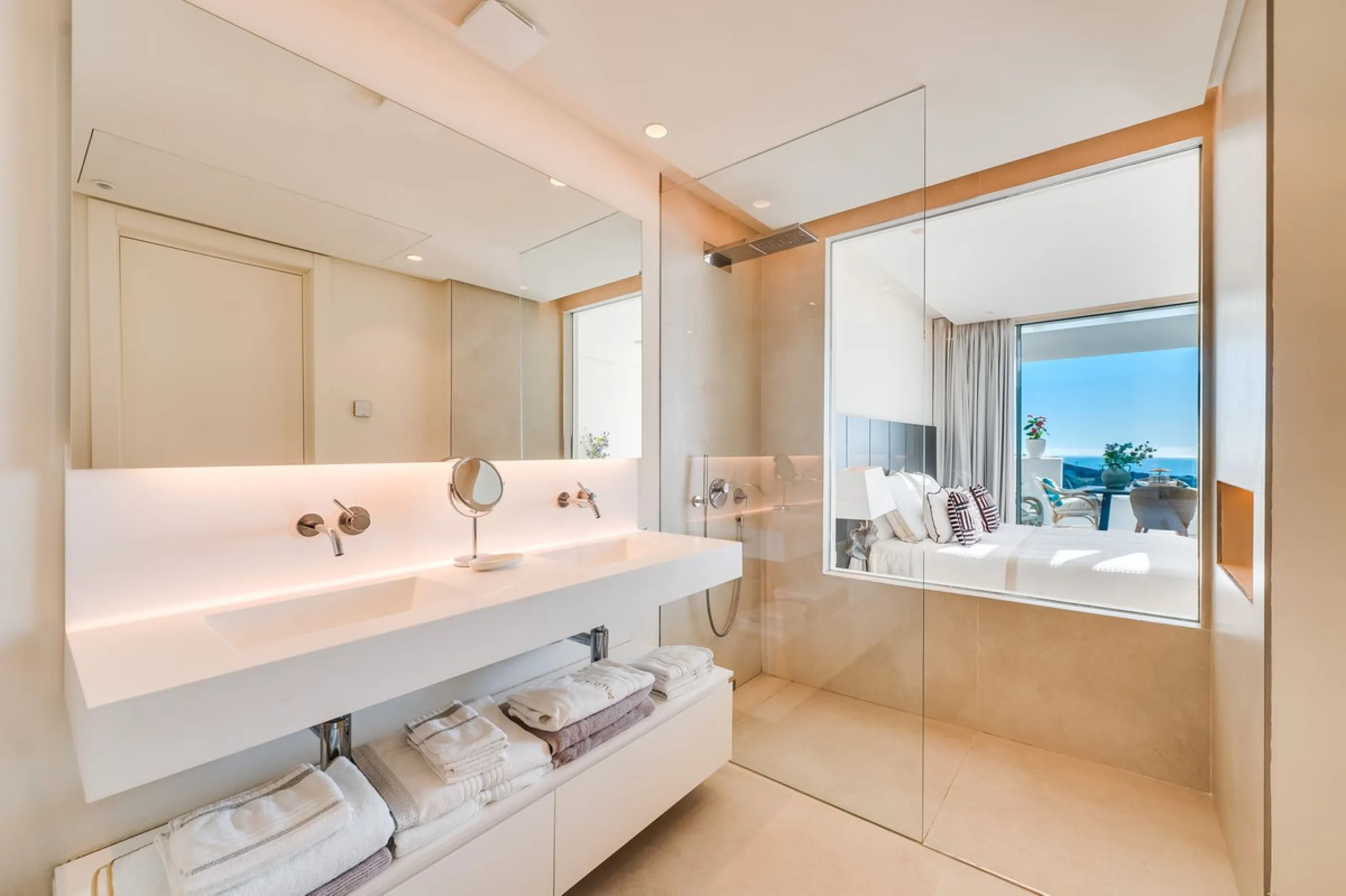High-end 3-Bedroom Apartment with Unmatched Privacy and Panoramic Views