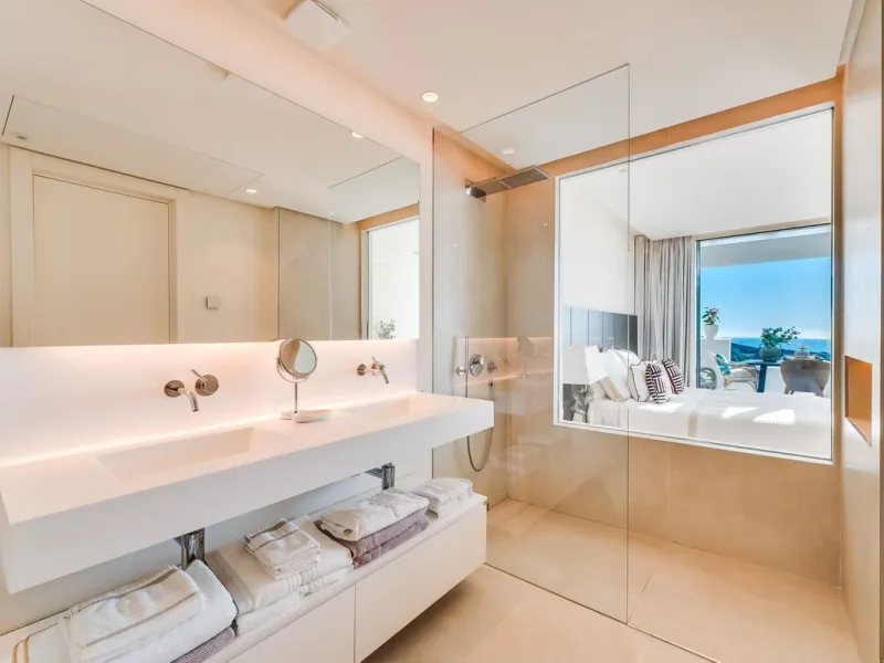 High-end 3-Bedroom Apartment with Unmatched Privacy and Panoramic Views