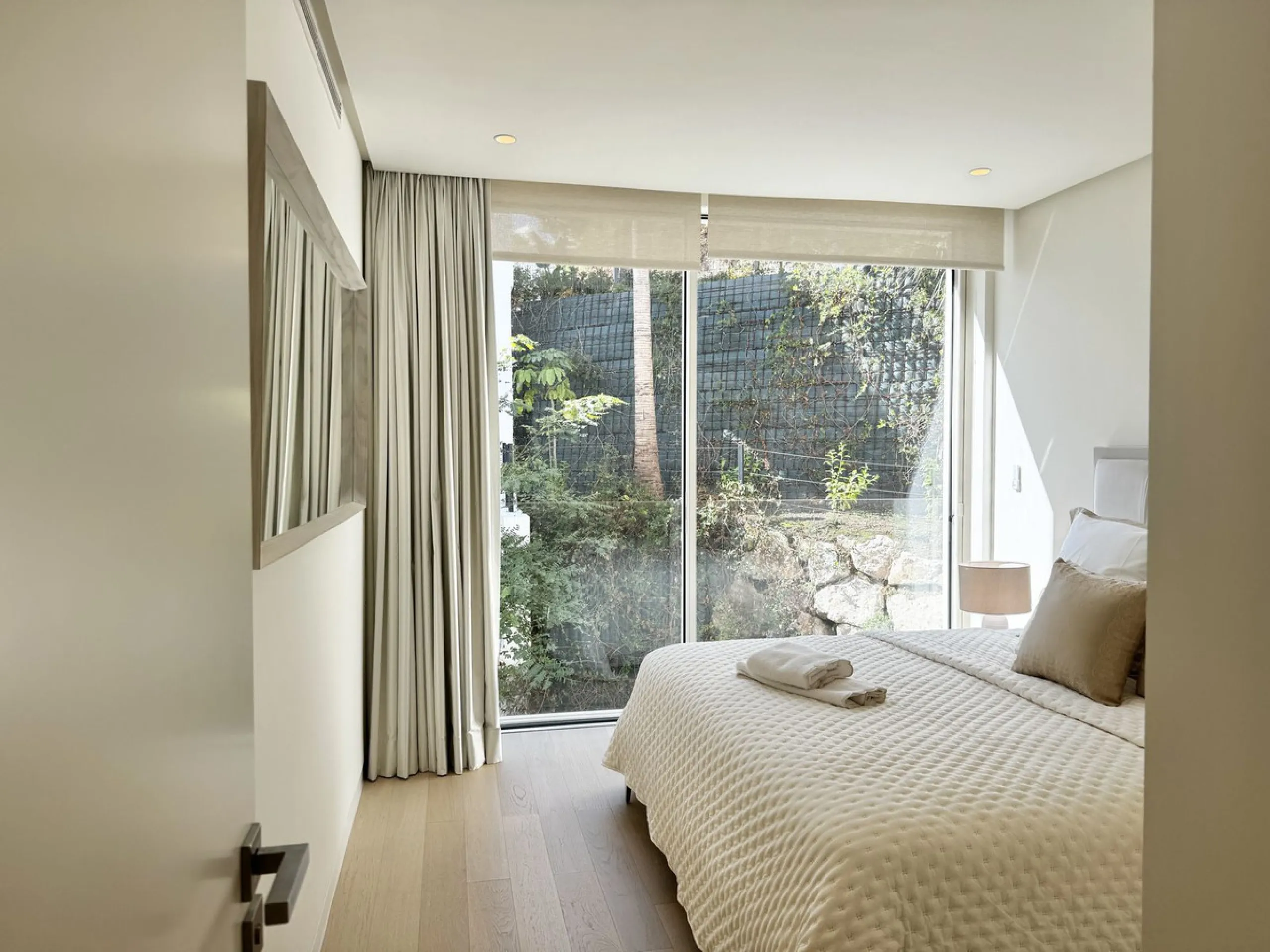 High-end 3-Bedroom Apartment with Unmatched Privacy and Panoramic Views