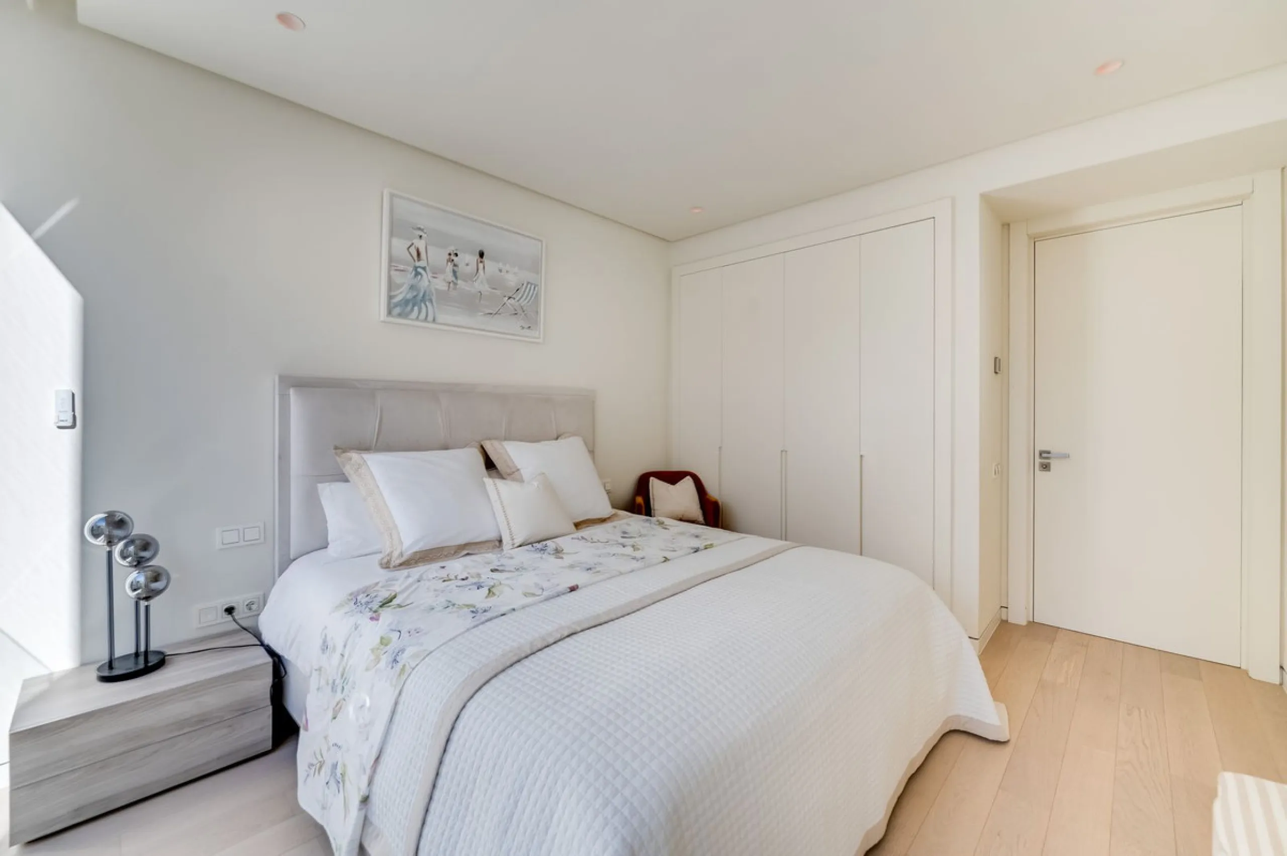 High-end 3-Bedroom Apartment with Unmatched Privacy and Panoramic Views