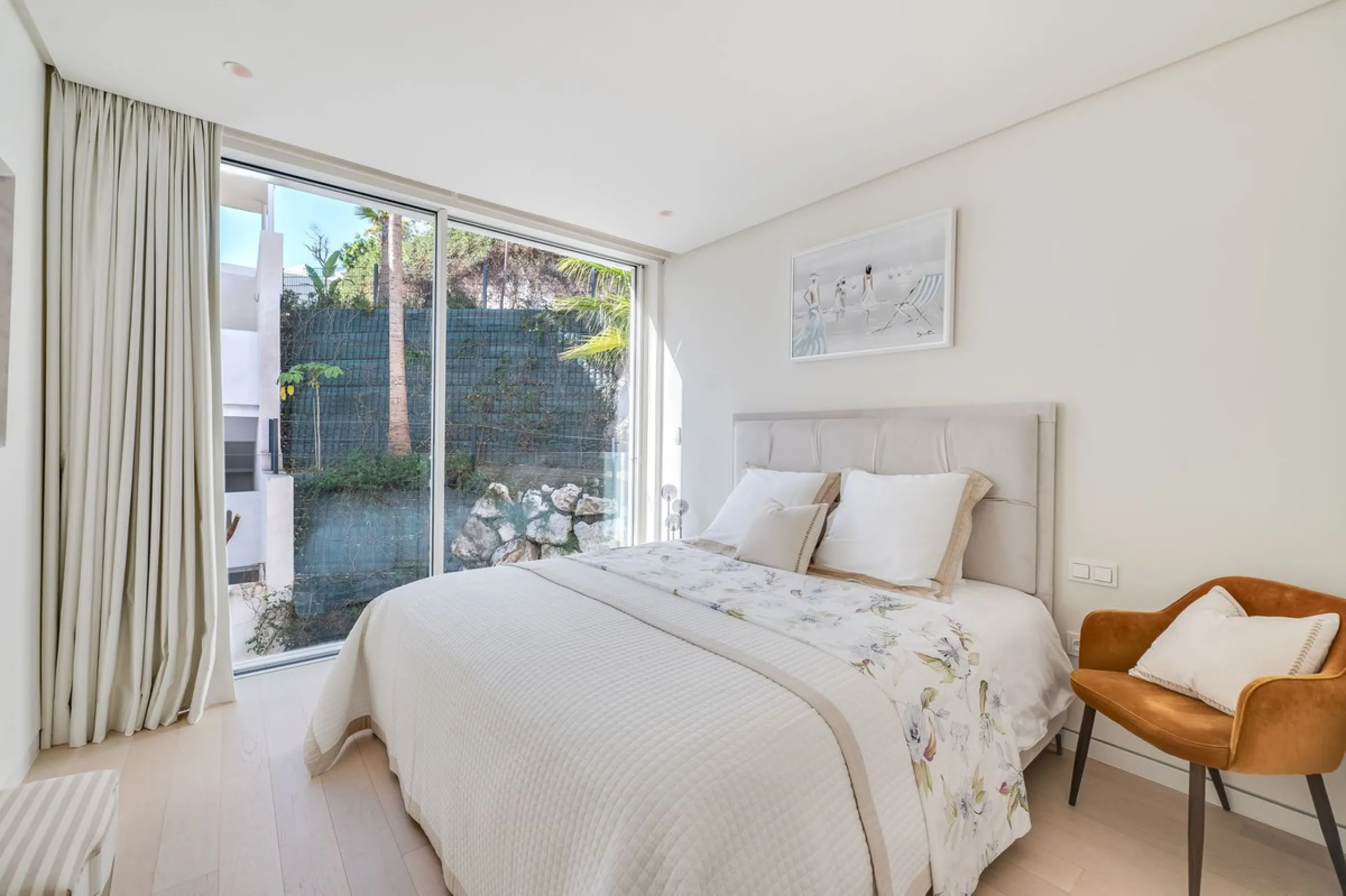 High-end 3-Bedroom Apartment with Unmatched Privacy and Panoramic Views