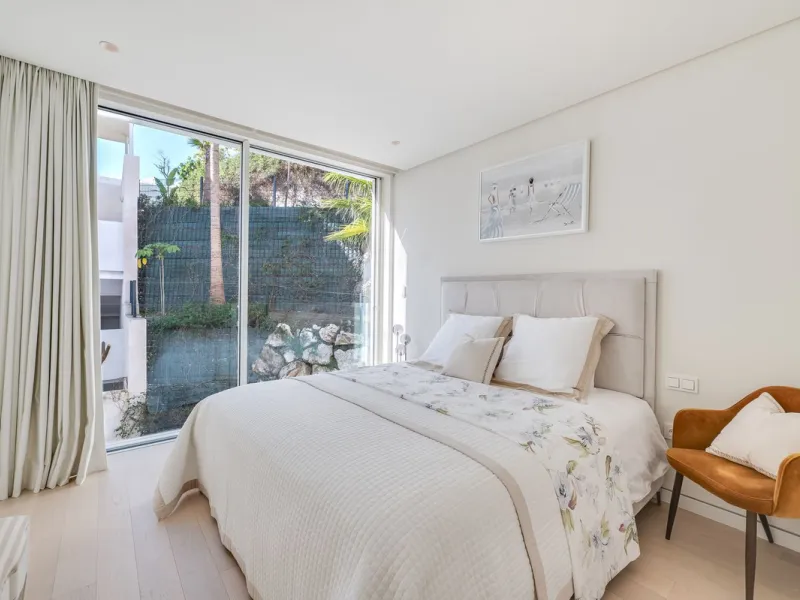 High-end 3-Bedroom Apartment with Unmatched Privacy and Panoramic Views