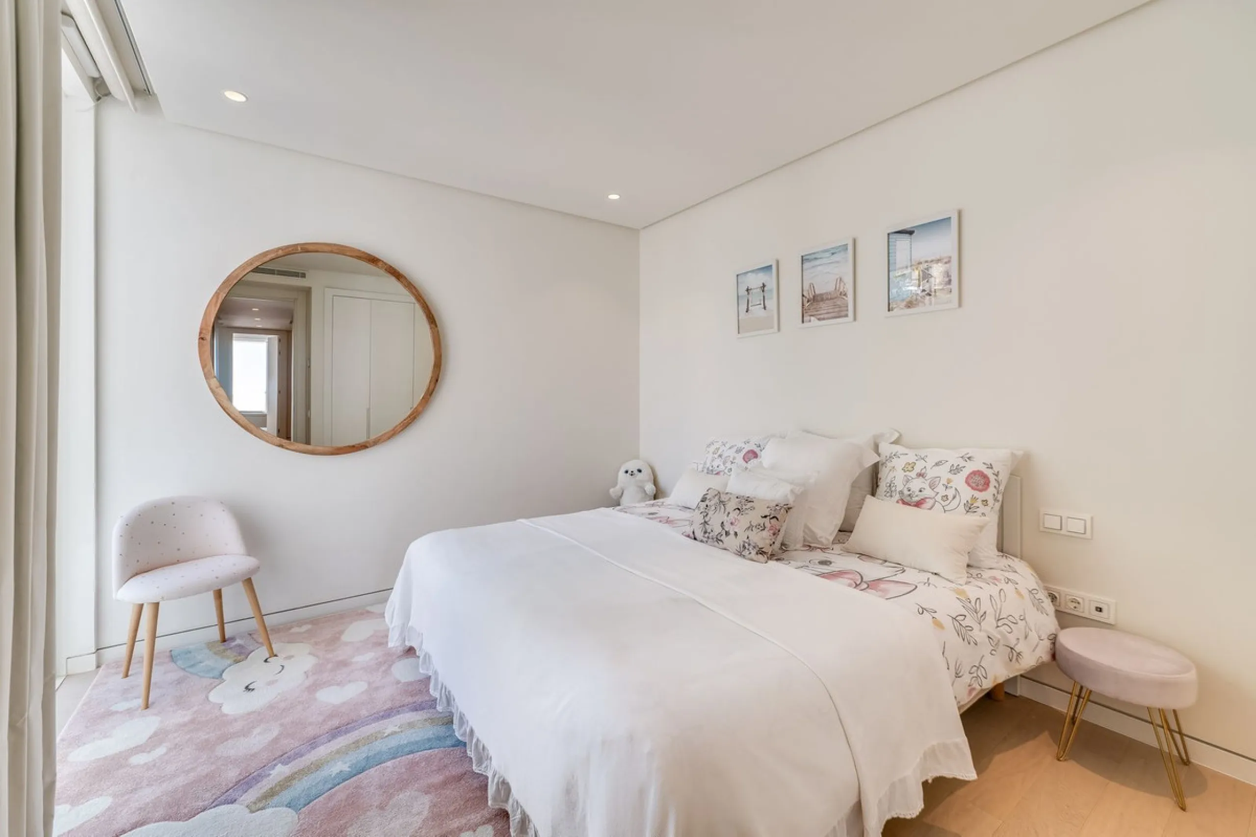 High-end 3-Bedroom Apartment with Unmatched Privacy and Panoramic Views
