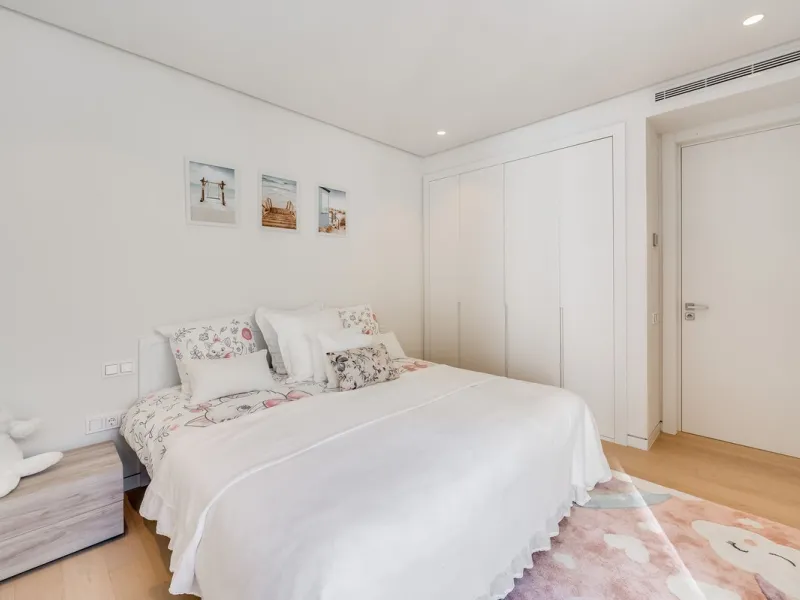 High-end 3-Bedroom Apartment with Unmatched Privacy and Panoramic Views