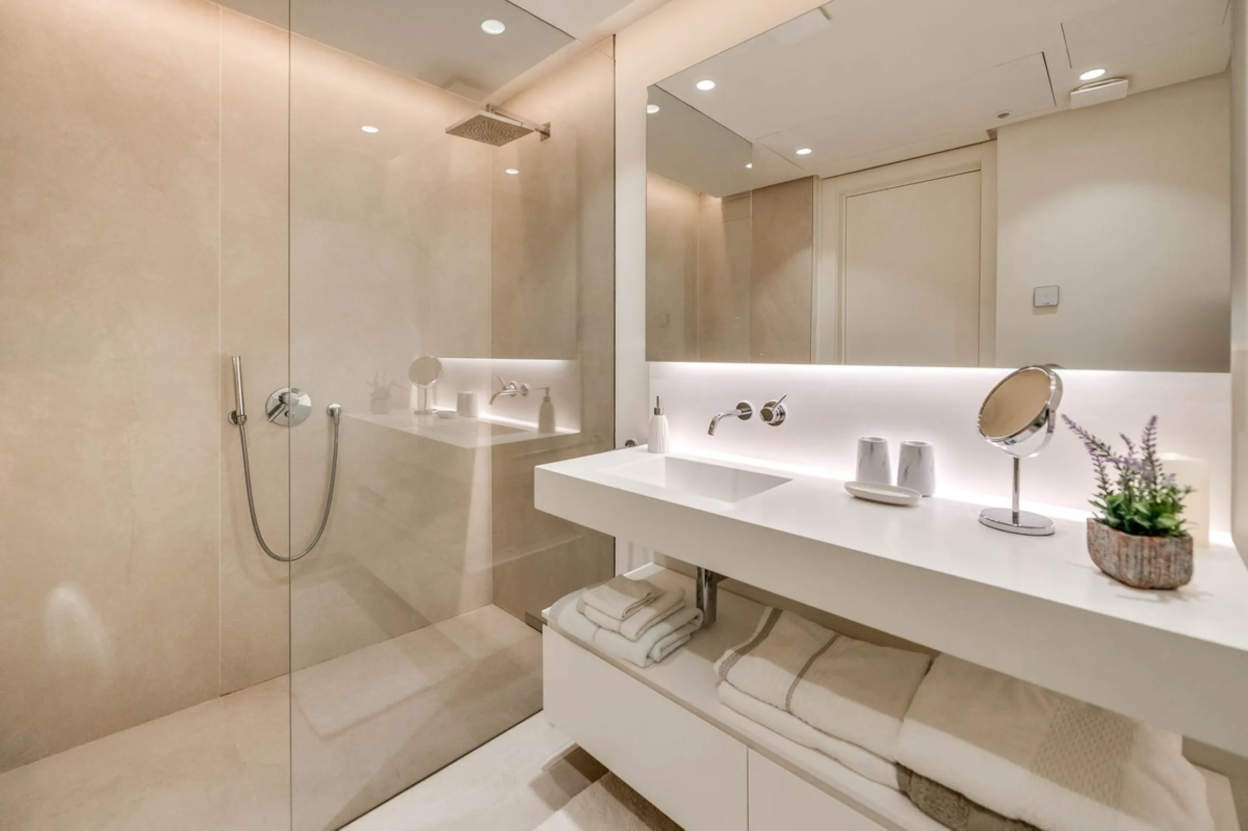 High-end 3-Bedroom Apartment with Unmatched Privacy and Panoramic Views