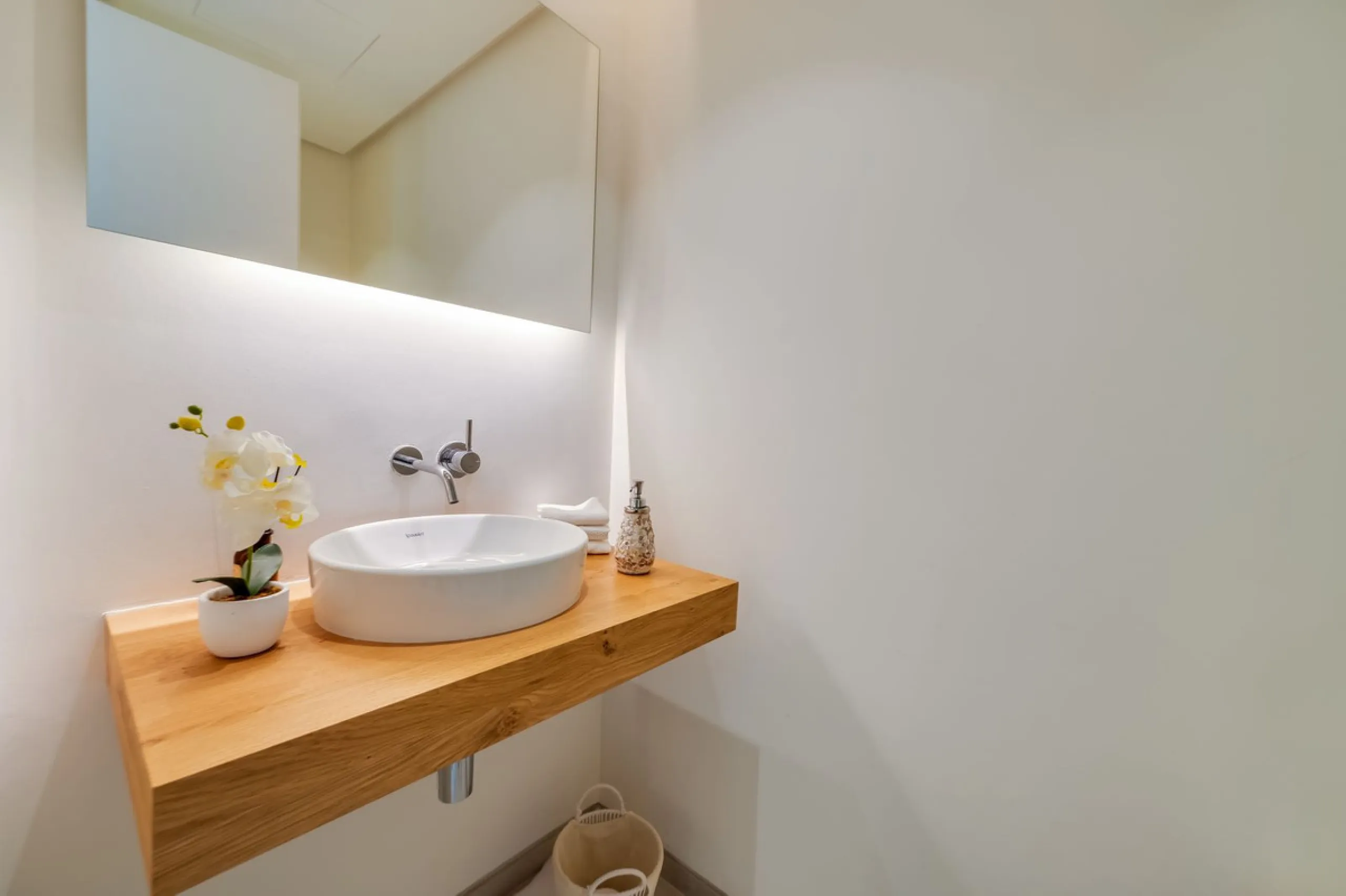 High-end 3-Bedroom Apartment with Unmatched Privacy and Panoramic Views