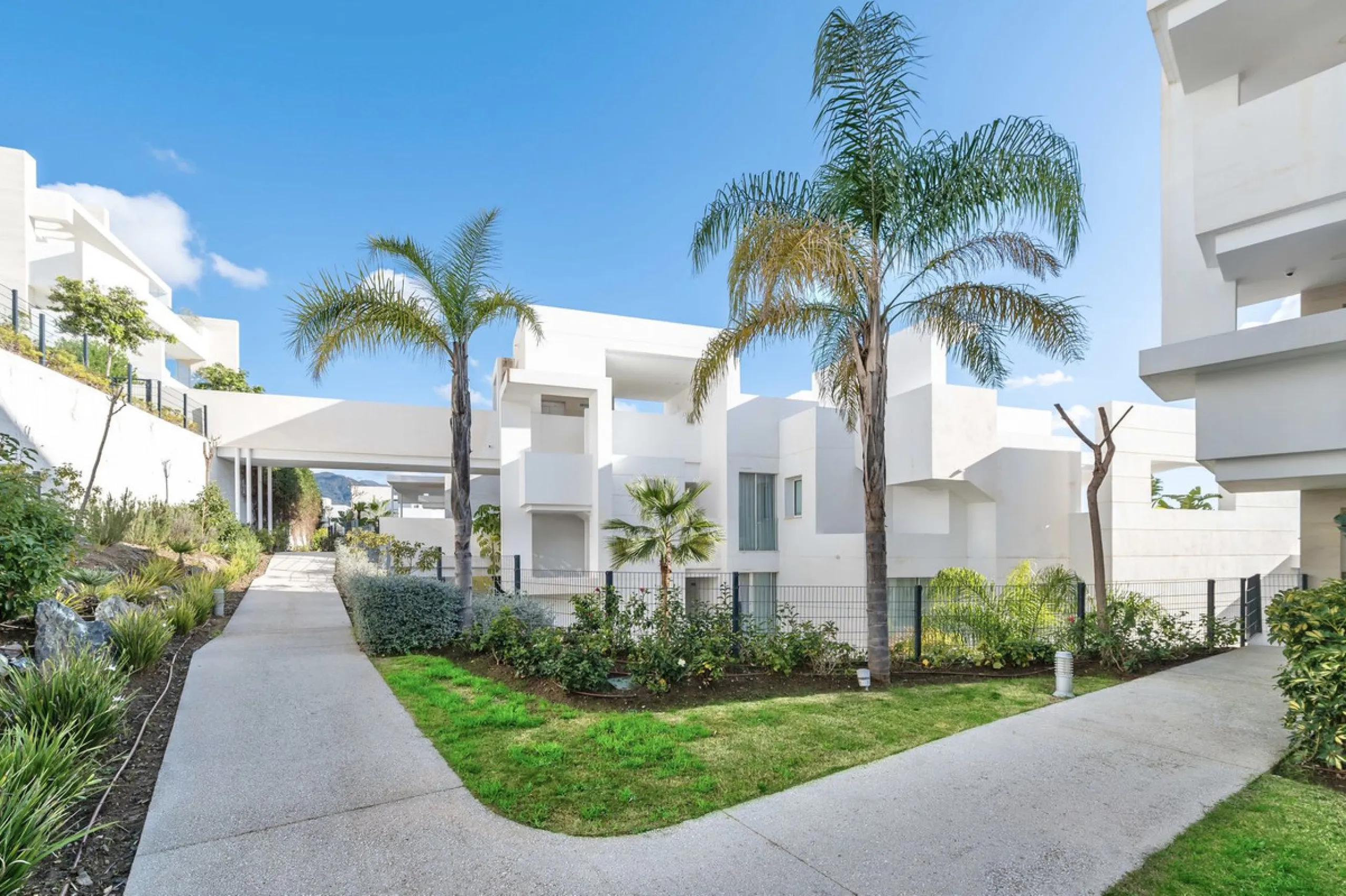 High-end 3-Bedroom Apartment with Unmatched Privacy and Panoramic Views