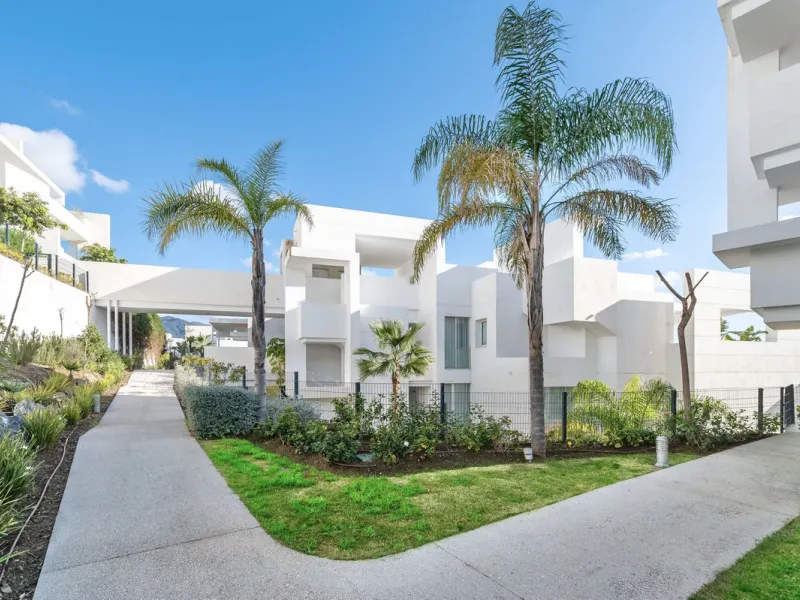 High-end 3-Bedroom Apartment with Unmatched Privacy and Panoramic Views