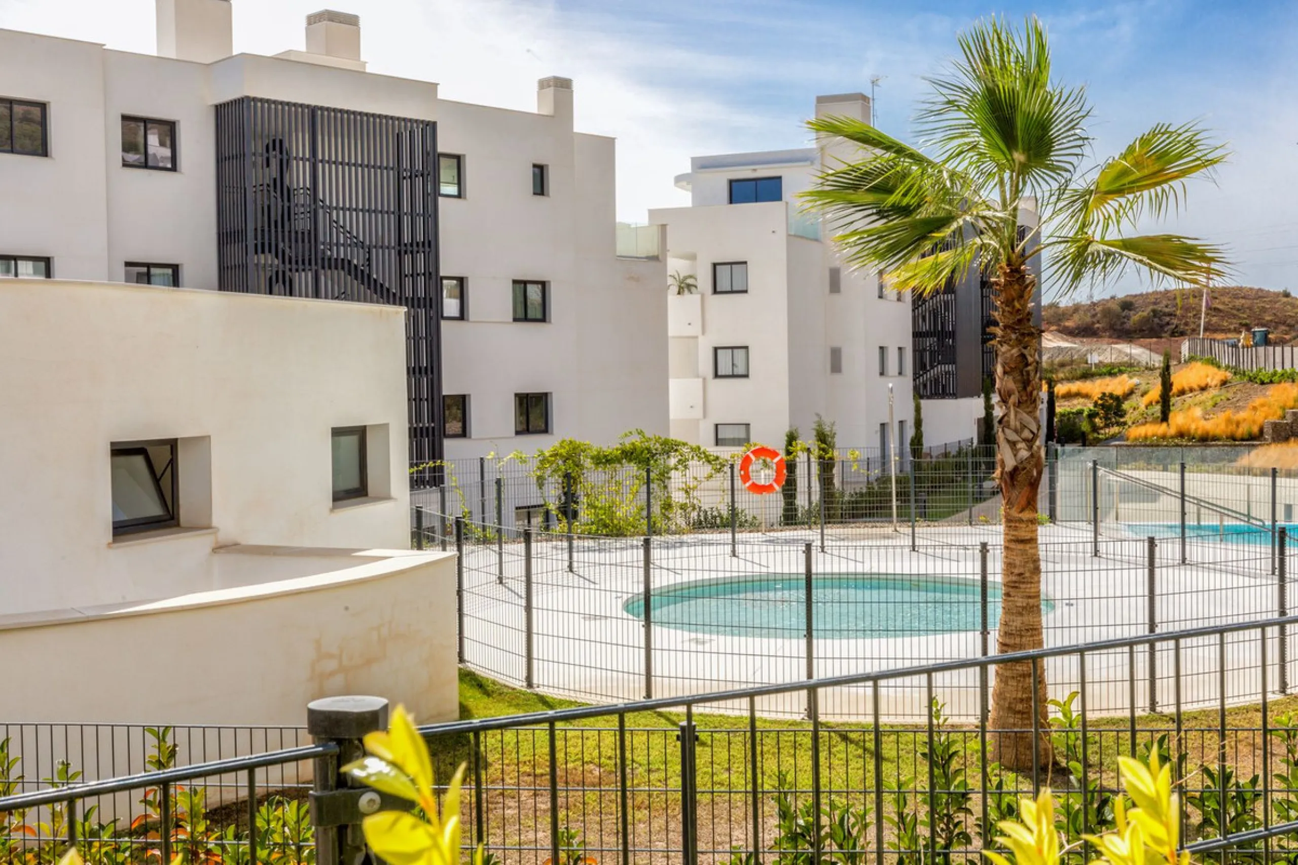 Apartment - Ground Floor Apartment в продаже в Fuengirola, Málaga. В доме 2 спален и 2 ванных комнат. Площадь дома 128 м². Площадь участка 29 м²