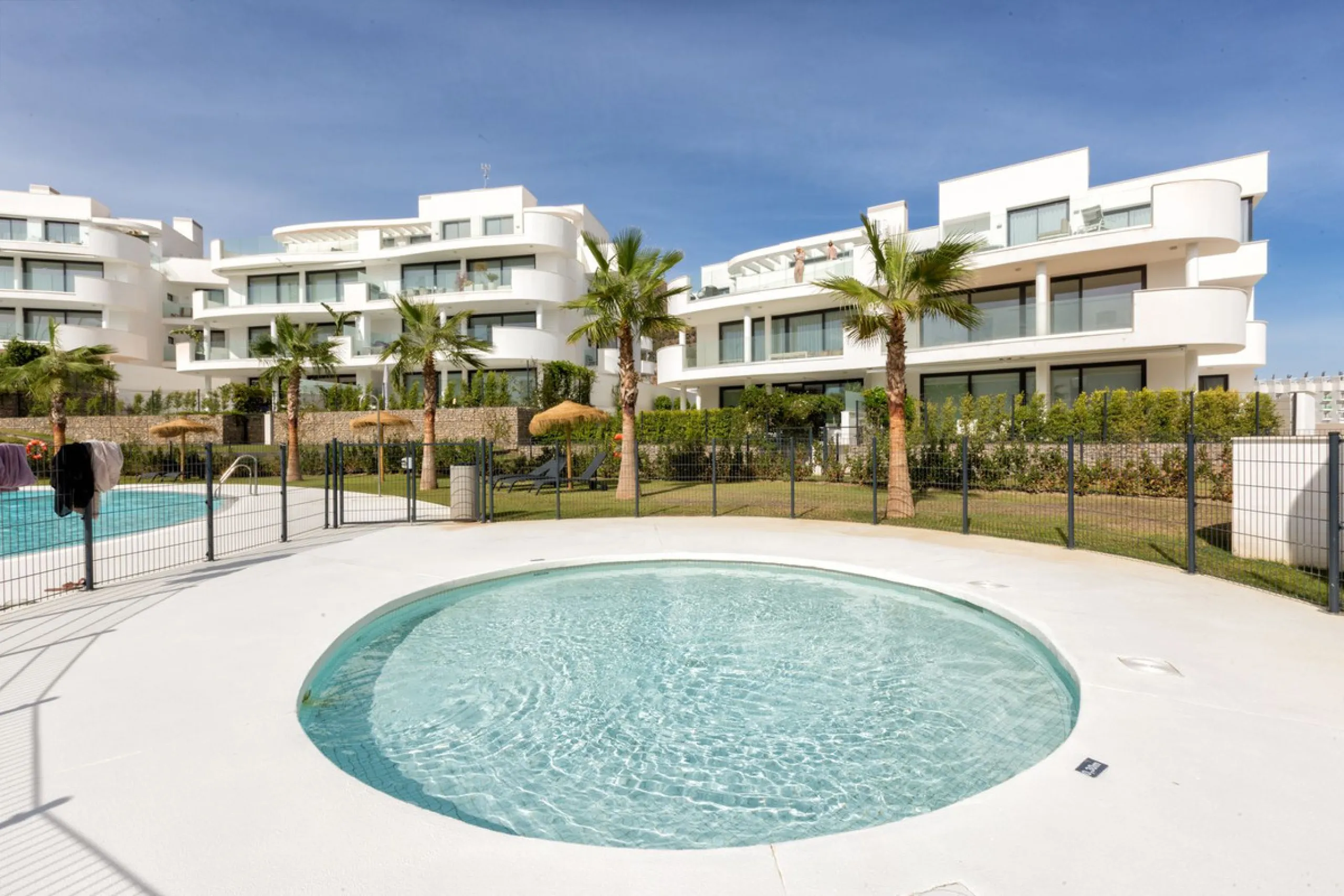 Apartment - Ground Floor Apartment в продаже в Fuengirola, Málaga. В доме 2 спален и 2 ванных комнат. Площадь дома 128 м². Площадь участка 29 м²