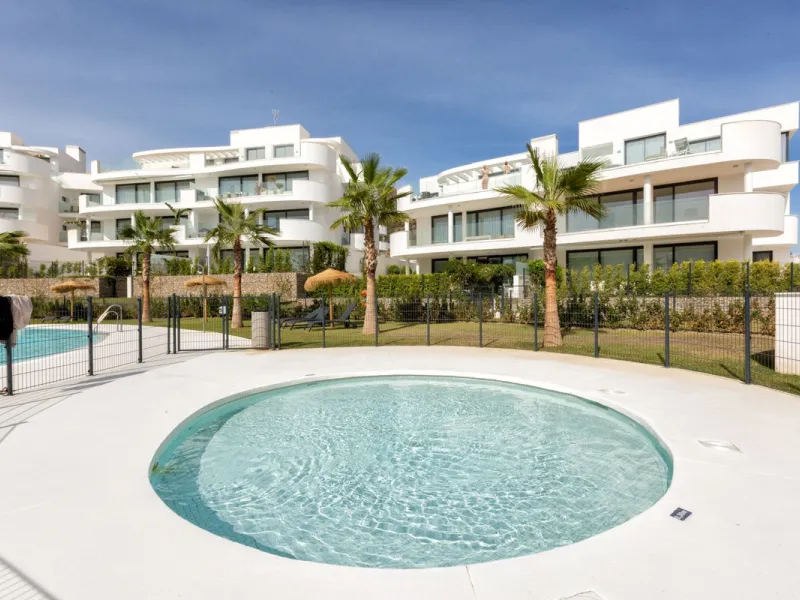 Apartment - Ground Floor Apartment в продаже в Fuengirola, Málaga. В доме 2 спален и 2 ванных комнат. Площадь дома 128 м². Площадь участка 29 м²