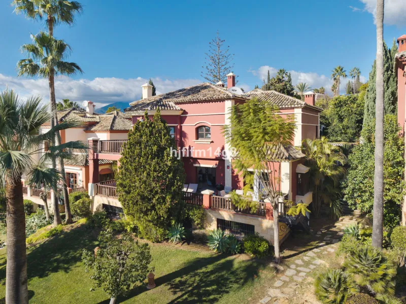 Discover unparalleled luxury in the prestigious La Capellania community with exotic gardens, , nestled within the Marbella Golden Mile. This stunning villa, boasting 686m² of interior space and an additional 77m² of terrace, offers the ultimate blend of e