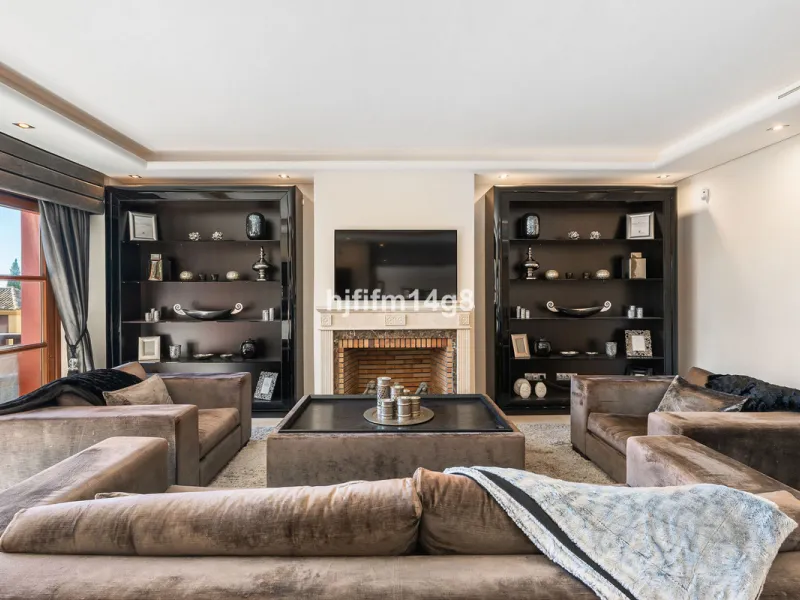 Discover unparalleled luxury in the prestigious La Capellania community with exotic gardens, , nestled within the Marbella Golden Mile. This stunning villa, boasting 686m² of interior space and an additional 77m² of terrace, offers the ultimate blend of e