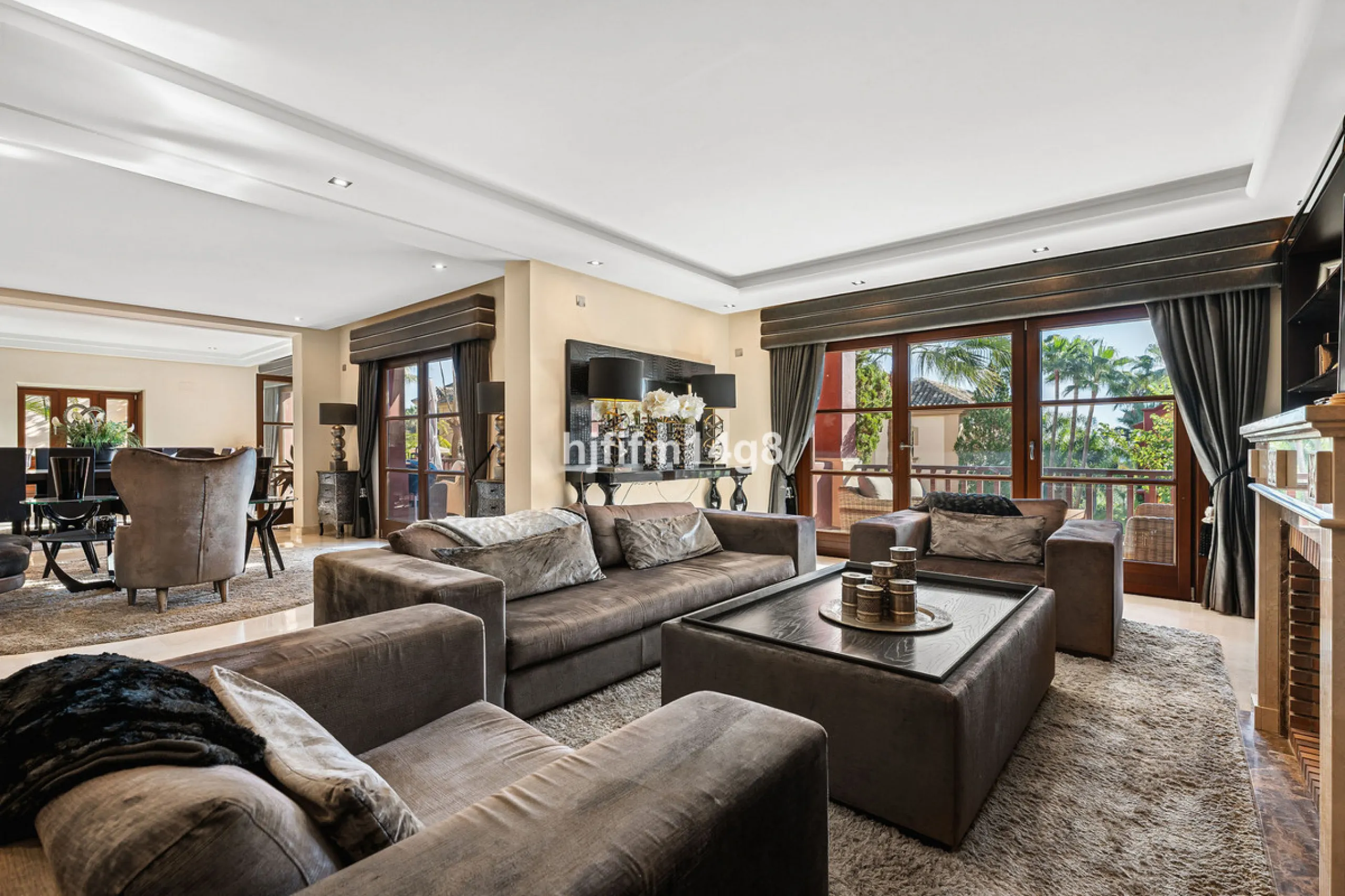 Discover unparalleled luxury in the prestigious La Capellania community with exotic gardens, , nestled within the Marbella Golden Mile. This stunning villa, boasting 686m² of interior space and an additional 77m² of terrace, offers the ultimate blend of e