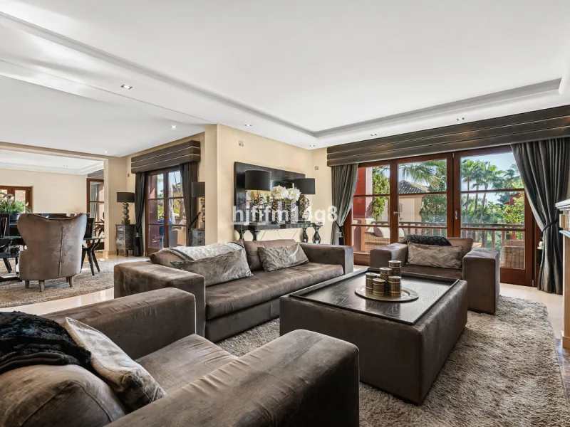 Discover unparalleled luxury in the prestigious La Capellania community with exotic gardens, , nestled within the Marbella Golden Mile. This stunning villa, boasting 686m² of interior space and an additional 77m² of terrace, offers the ultimate blend of e