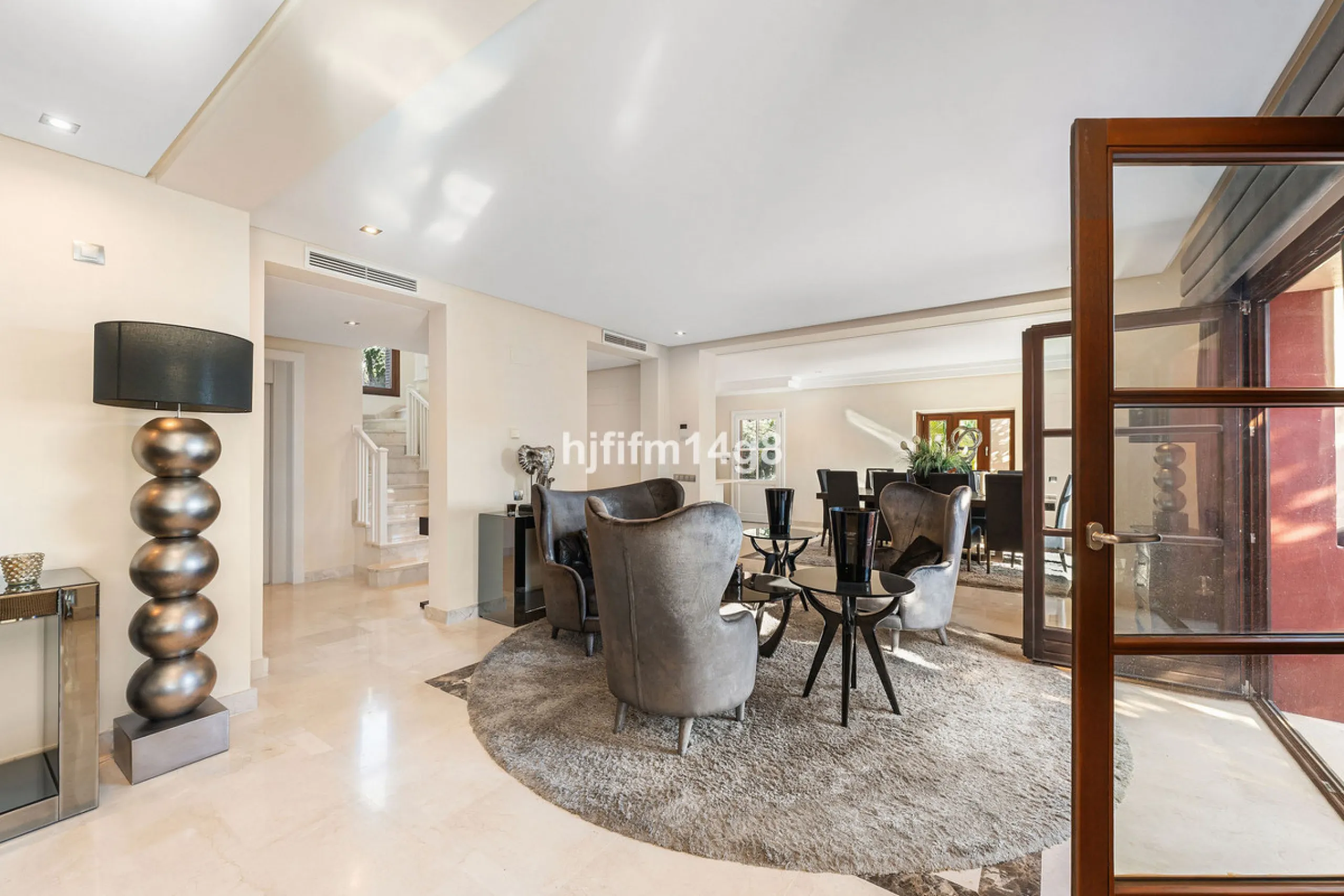 Discover unparalleled luxury in the prestigious La Capellania community with exotic gardens, , nestled within the Marbella Golden Mile. This stunning villa, boasting 686m² of interior space and an additional 77m² of terrace, offers the ultimate blend of e