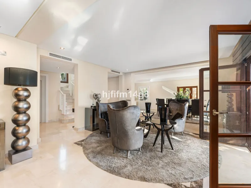 Discover unparalleled luxury in the prestigious La Capellania community with exotic gardens, , nestled within the Marbella Golden Mile. This stunning villa, boasting 686m² of interior space and an additional 77m² of terrace, offers the ultimate blend of e