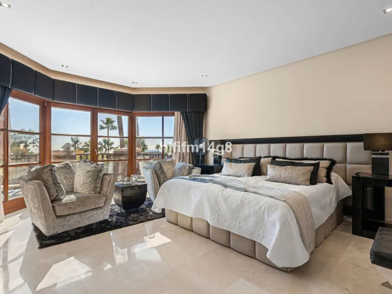 Discover unparalleled luxury in the prestigious La Capellania community with exotic gardens, , nestled within the Marbella Golden Mile. This stunning villa, boasting 686m² of interior space and an additional 77m² of terrace, offers the ultimate blend of e