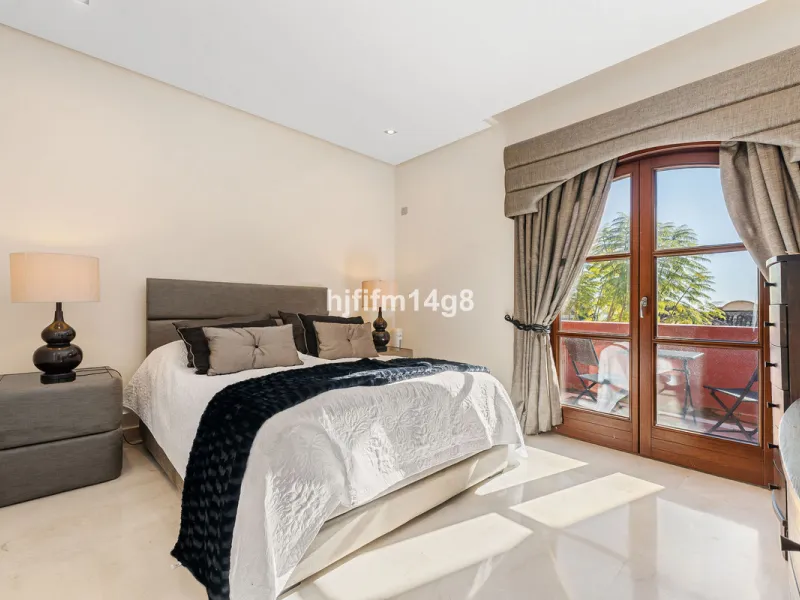 Discover unparalleled luxury in the prestigious La Capellania community with exotic gardens, , nestled within the Marbella Golden Mile. This stunning villa, boasting 686m² of interior space and an additional 77m² of terrace, offers the ultimate blend of e