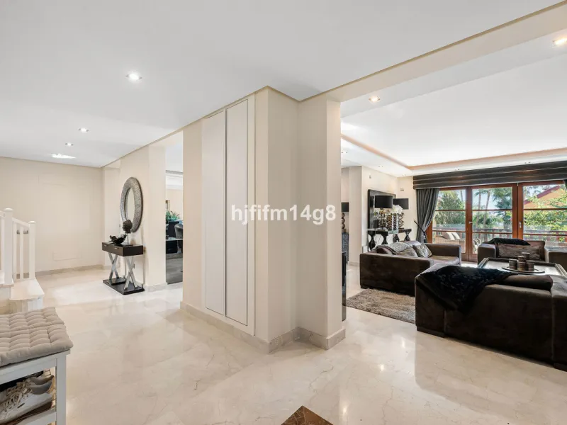 Discover unparalleled luxury in the prestigious La Capellania community with exotic gardens, , nestled within the Marbella Golden Mile. This stunning villa, boasting 686m² of interior space and an additional 77m² of terrace, offers the ultimate blend of e